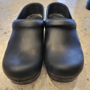 Dansko Professional Clog in Oiled Black, Size 37